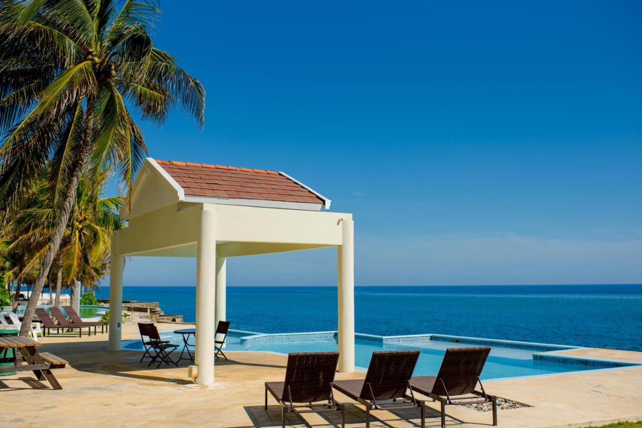 Whispering Seas Oceanfront Suite Ocho Rios Exterior photo