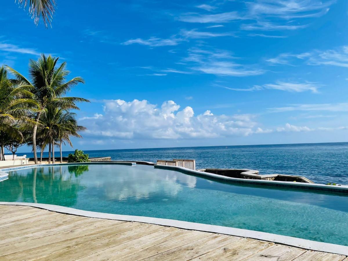 Whispering Seas Oceanfront Suite Ocho Rios Exterior photo