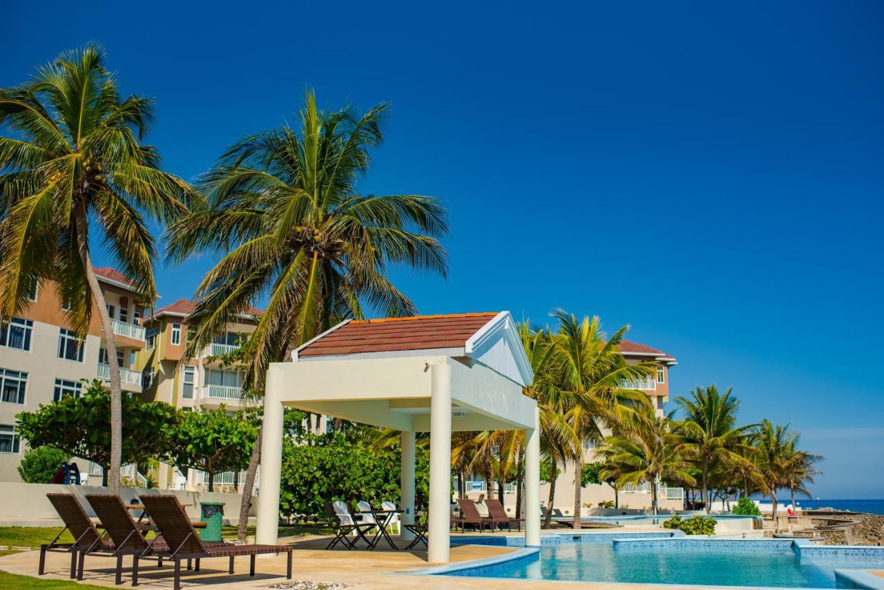 Whispering Seas Oceanfront Suite Ocho Rios Exterior photo