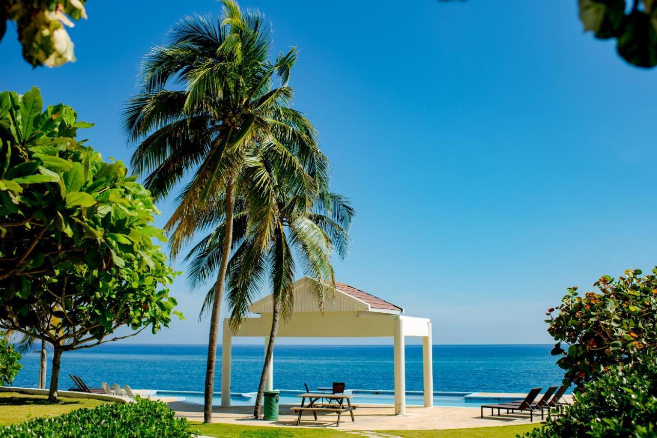 Whispering Seas Oceanfront Suite Ocho Rios Exterior photo