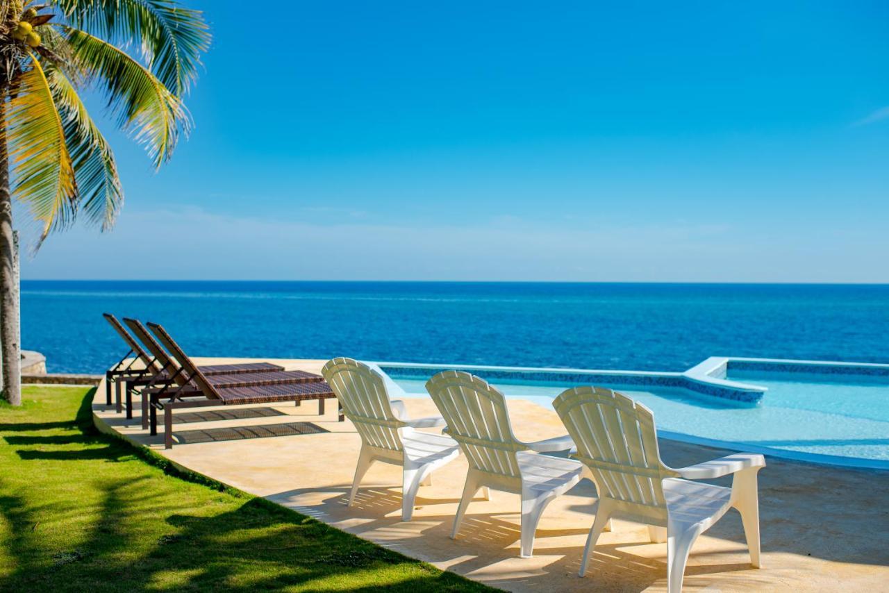 Whispering Seas Oceanfront Suite Ocho Rios Exterior photo