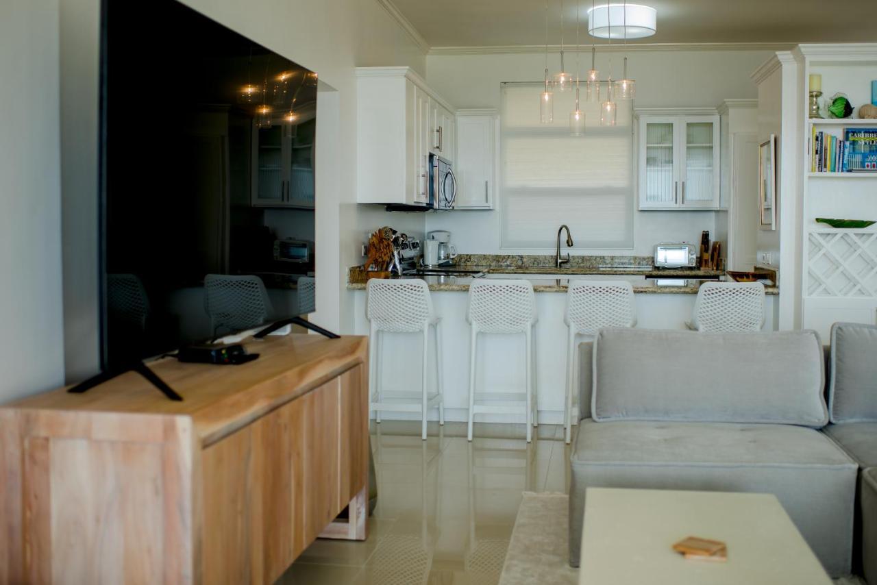 Whispering Seas Oceanfront Suite Ocho Rios Exterior photo